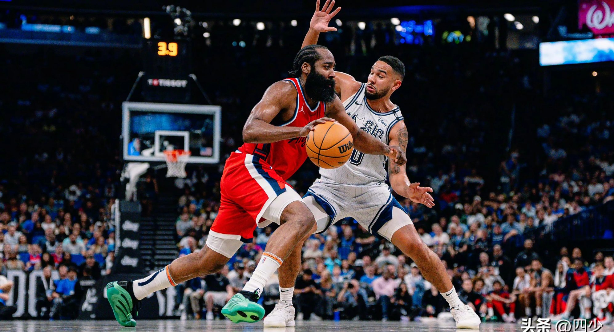 九游游戏大厅包含凯恩巅峰对决，詹姆斯与50激战篮网分钟，出色防守胜负难料！的词条