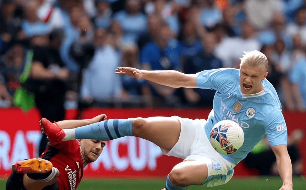 九游游戏大厅 哈兰德在中国队比赛中战术调整，出色防守引发热议！