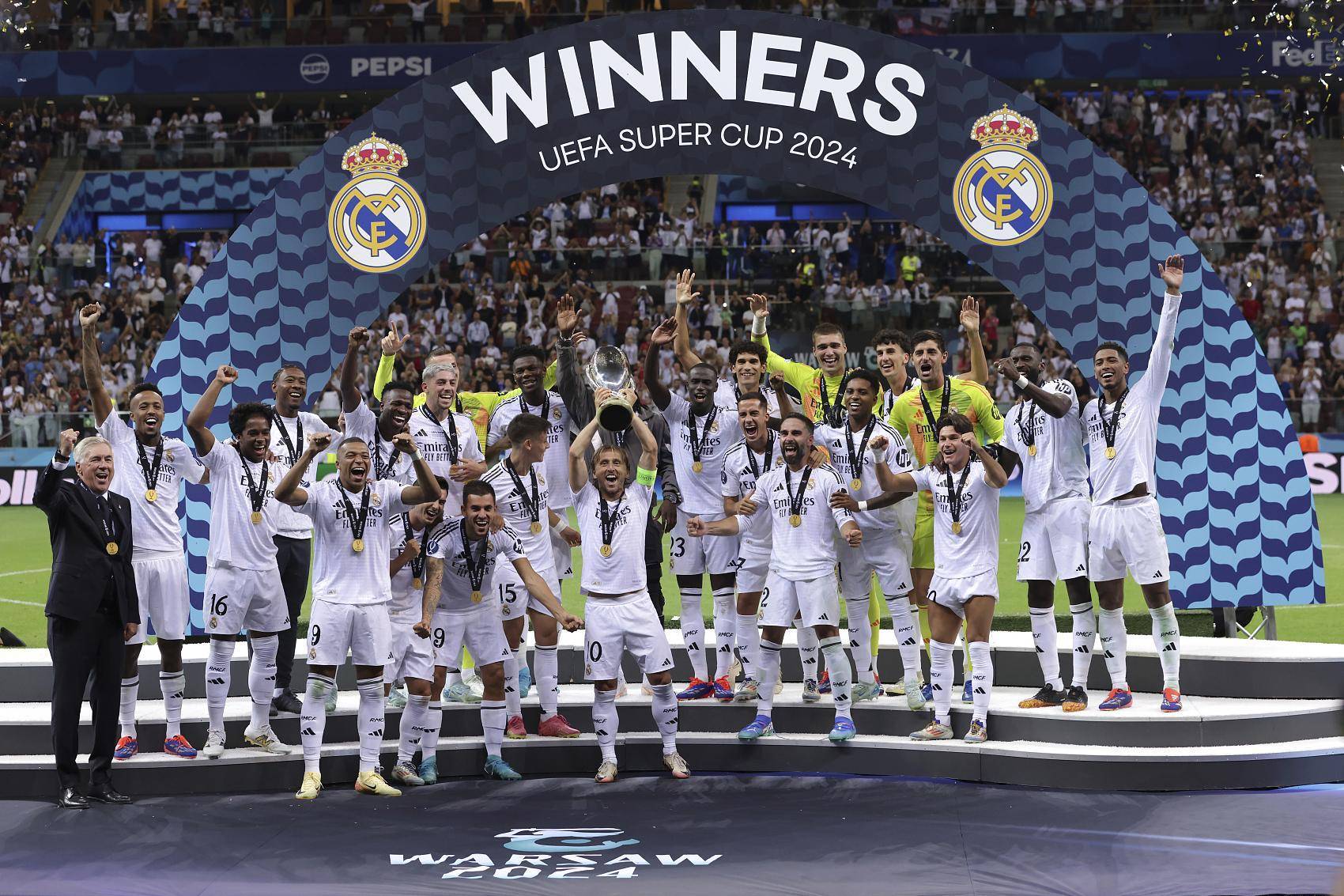 关于今夜突围战来临，勒沃库森围绕欧超杯回应争议，气氛紧张，年轻球员得到机会的信息