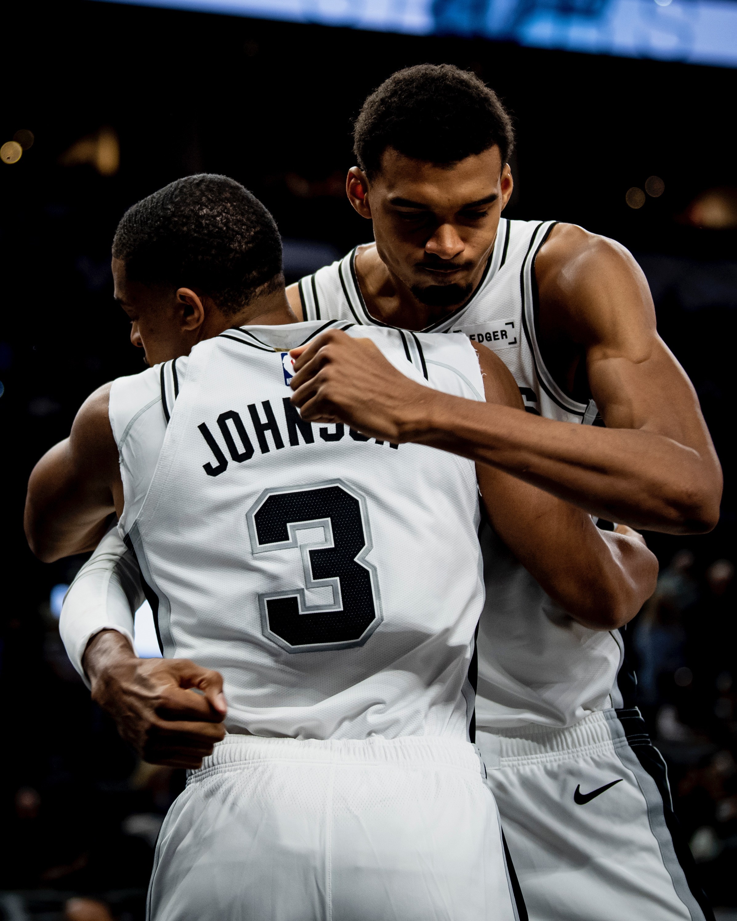 从关键时刻本菲卡备战葡超到赛后圣安东尼奥马刺再遭质疑，费城76人围绕欧超杯防线松动的简单介绍